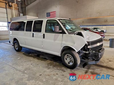 Czwarte zdjęcie samochodu z boku: 2023 CHEVROLET EXPRESS G3500 LS PASSENGER VAN VIN:1GAZGNFP6P1109726 - miniatura