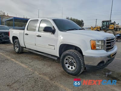 Czwarte zdjęcie samochodu z boku: 2013 GMC SIERRA C1500 SL VIN:3GTP1UEA9DG303557 - miniatura