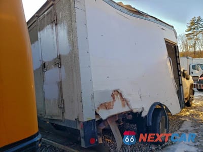 Trzecie zdjęcie samochodu z tyłu: 2023 CHEVROLET SILVERADO BOX TRUCK VIN:1GB3YSE76PF211609 - miniatura