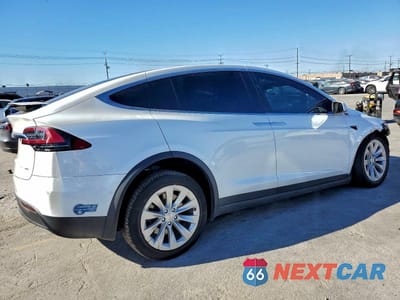 Trzecie zdjęcie samochodu z tyłu: 2021 TESLA MODEL X VIN:5YJXCDE24MF321599 - miniatura