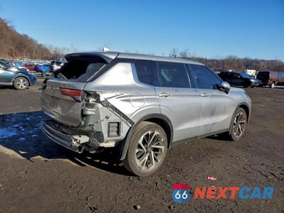 Trzecie zdjęcie samochodu z tyłu: 2022 MITSUBISHI OUTLANDER SE VIN:JA4J4UA84NZ080453 - miniatura