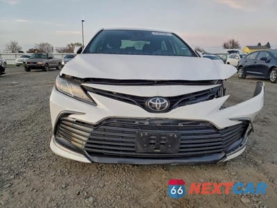 Piąte zdjęcie samochodu w środku: 2022 TOYOTA CAMRY LE VIN:4T1C11AK2NU629240 - miniatura