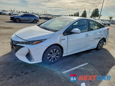 2021 TOYOTA PRIUS PRIME LE JTDKAMFP5M3190979 - główne zdjęcie licytacji z USA - miniatura