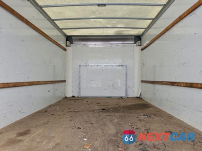 Zdjęcie 11 z 14 samochodu: 2022 FORD E350 BOX TRUCK VIN:1FDWE3FN7NDC11840 - miniatura