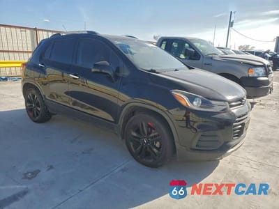 Czwarte zdjęcie samochodu z boku: 2019 CHEVROLET TRAX 1LT VIN:3GNCJLSB0KL278324 - miniatura