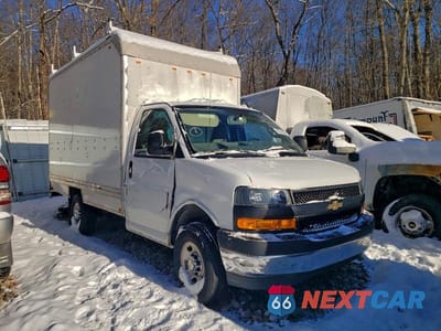 Czwarte zdjęcie samochodu z boku: 2023 CHEVROLET EXPRESS G3500 * BOX TRUCK * VIN:1GB0GRFP7P1197603 - miniatura