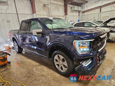 Czwarte zdjęcie samochodu z boku: 2023 FORD F150 SUPERCREW VIN:1FTFW1E83PFA70127 - miniatura