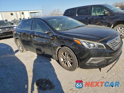 Czwarte zdjęcie samochodu z boku: 2017 HYUNDAI SONATA SE VIN:5NPE24AF7HH447689 - miniatura