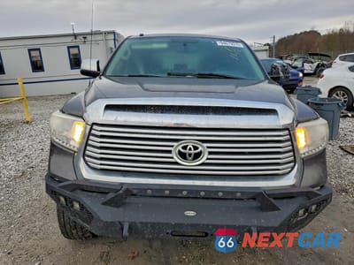 Piąte zdjęcie samochodu w środku: 2017 TOYOTA TUNDRA CREWMAX LIMITED VIN:5TFHW5F15HX600613 - miniatura