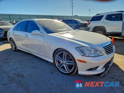Czwarte zdjęcie samochodu z boku: 2009 MERCEDES-BENZ S 550 4MATIC VIN:WDDNG86X49A261312 - miniatura