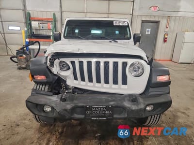 Piąte zdjęcie samochodu w środku: 2020 JEEP WRANGLER UNLIMITED SPORT VIN:1C4HJXDN0LW209092 - miniatura