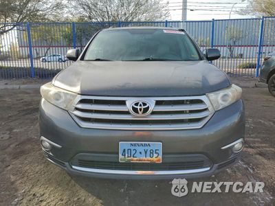 Piąte zdjęcie samochodu w środku: 2011 TOYOTA HIGHLANDER BASE VIN:5TDBK3EH0BS063134 - miniatura