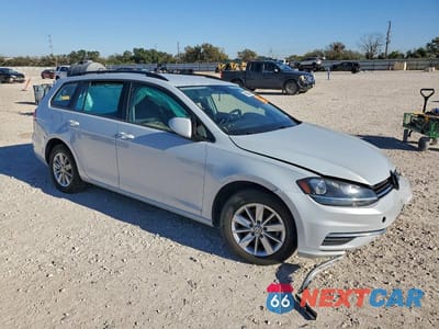 Czwarte zdjęcie samochodu z boku: 2018 VOLKSWAGEN GOLF SPORTWAGEN S VIN:3VWD17AU5JM768013 - miniatura