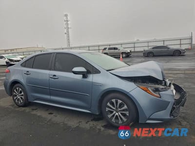 Czwarte zdjęcie samochodu z boku: 2021 TOYOTA COROLLA LE VIN:JTDEAMDE4MJ030456 - miniatura