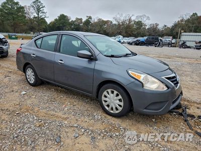 Czwarte zdjęcie samochodu z boku: 2017 NISSAN VERSA S VIN:3N1CN7AP6HL834357 - miniatura