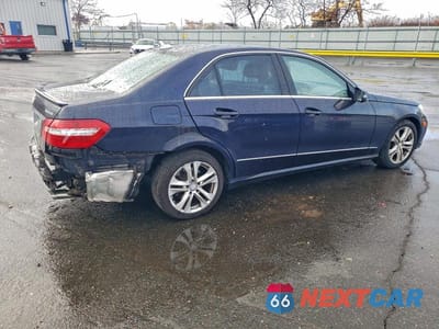 Trzecie zdjęcie samochodu z tyłu: 2011 MERCEDES-BENZ E350 VIN:WDDHF8HB3BA306599 - miniatura