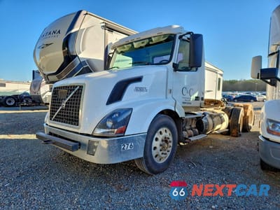 Drugie zdjęcie samochodu z przodu: 2013 VOLVO VNL SEMI TRUCK VIN:4V4NC9EJ3DN568713 - miniatura