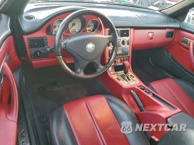 Zdjęcie 8 z 11 samochodu: 2001 MERCEDES-BENZ SLK 320 VIN:WDBKK65F61F201837 - miniatura