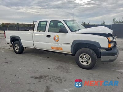 Czwarte zdjęcie samochodu z boku: 2005 CHEV SILVERADO C2500 HEAVY DUTY VIN:1GCHC29U95E234725 - miniatura