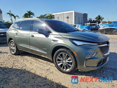 Czwarte zdjęcie samochodu z boku: 2023 BUICK ENCLAVE AVENIR VIN:5GAERDKW3PJ168161 - miniatura