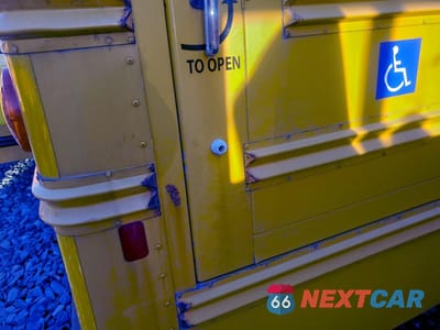 Zdjęcie 9 z 10 samochodu: 2013 CHEVROLET MINOTOUR E350 - SCHOOL BUS VIN:1GB3G2BG0D1149558 - miniatura