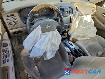 Zdjęcie 8 z 11 samochodu: 2002 HYUNDAI SONATA BASE VIN:KMHWF25S42A668777 - miniatura