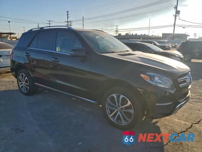 Czwarte zdjęcie samochodu z boku: 2017 MERCEDES-BENZ GLE 550E 4MATIC VIN:4JGDA6DB9HA901043 - miniatura