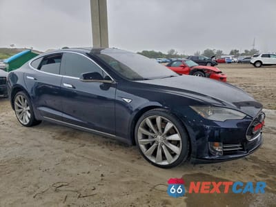 Czwarte zdjęcie samochodu z boku: 2014 TESLA MODEL S VIN:5YJSA1H18EFP52398 - miniatura