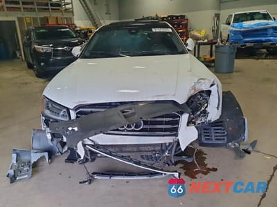 Piąte zdjęcie samochodu w środku: 2017 AUDI A8 L QUATTRO VIN:WAU43AFD5HN011838 - miniatura