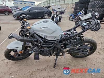 Trzecie zdjęcie samochodu z tyłu: 2025 KAWASAKI ZX400 S VIN:ML5ZXCS11SDA35133 - miniatura