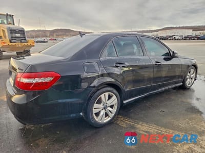 Trzecie zdjęcie samochodu z tyłu: 2011 MERCEDES-BENZ E 350 4MATIC VIN:WDDHF8HB1BA377638 - miniatura
