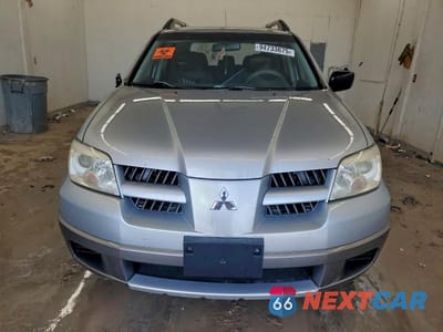 Piąte zdjęcie samochodu w środku: 2005 MITSUBISHI OUTLANDER LS VIN:JA4LZ31F35U001760 - miniatura