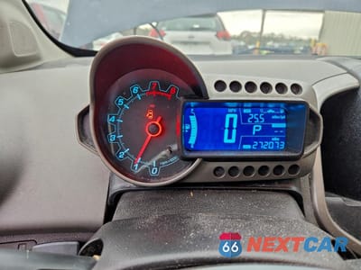 Zdjęcie 9 z 12 samochodu: 2016 CHEVROLET SONIC LT VIN:1G1JC6SH2G4133954 - miniatura