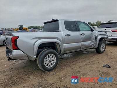 Trzecie zdjęcie samochodu z tyłu: 2024 TOYOTA TACOMA DOUBLE CAB VIN:3TMKB5FN5RM017499 - miniatura