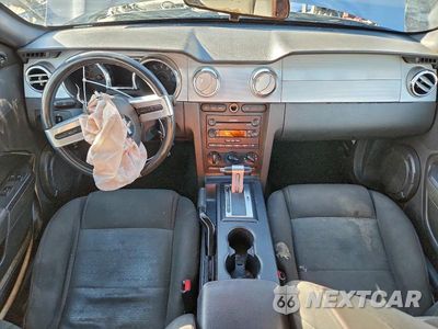 Zdjęcie 8 z 13 samochodu: 2006 FORD MUSTANG VIN:1ZVFT84N065220270 - miniatura