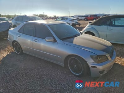 Czwarte zdjęcie samochodu z boku: 2002 LEXUS IS 300 VIN:JTHBD192220051539 - miniatura