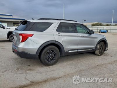Trzecie zdjęcie samochodu z tyłu: 2021 FORD EXPLORER XLT VIN:1FMSK7DH0MGB17565 - miniatura
