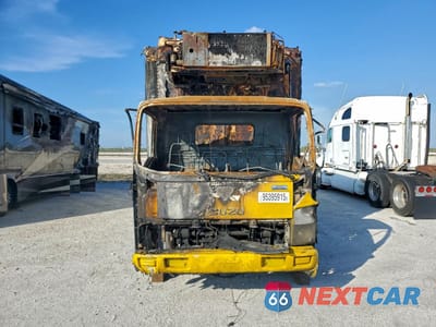 Piąte zdjęcie samochodu w środku: 2010 ISUZU NPR REFRIGERATED DELIVERY TRUCK VIN:JALC4W161A7002712 - miniatura