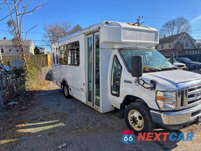 2017 FORD ECONOLINE E350 SUPER DUTY CUTAWAY VAN 1FDEE3FS6HDC16579 - główne zdjęcie licytacji z USA - miniatura