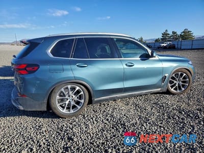 Trzecie zdjęcie samochodu z tyłu: 2026 BMW X5 XDRIVE50E VIN:5UX43EU01T9120789 - miniatura