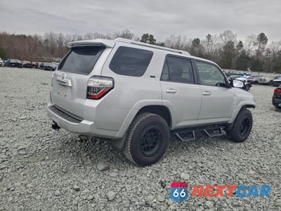 Trzecie zdjęcie samochodu z tyłu: 2018 TOYOTA 4RUNNER SR5/SR5 PREMIUM VIN:JTEBU5JR5J5567988 - miniatura