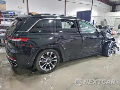 Trzecie zdjęcie samochodu z tyłu: 2023 JEEP GRAND CHEROKEE OVERLAND VIN:1C4RJHDG4PC595034 - miniatura