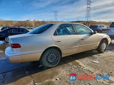 Trzecie zdjęcie samochodu z tyłu: 1997 TOYOTA CAMRY LE VIN:JT2BG22K0V0083864 - miniatura