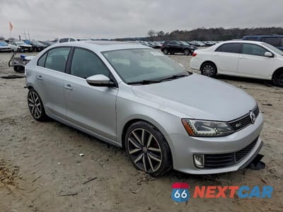 Czwarte zdjęcie samochodu z boku: 2014 VOLKSWAGEN JETTA GLI VIN:3VW4S7AJ8EM211475 - miniatura