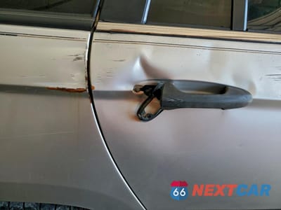 Zdjęcie 11 z 15 samochodu: 2005 CHRYSLER PACIFICA VIN:2C4GM48L95R556653 - miniatura