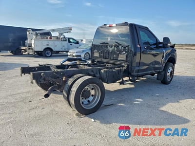 Czwarte zdjęcie samochodu z boku: 2020 FORD F450 SUPER DUTY TRUCK CAB AND CHASSIS VIN:1FDUF4GT3LDA06729 - miniatura