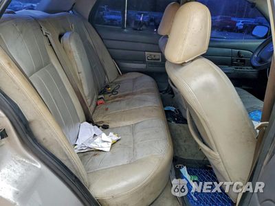 Zdjęcie 10 z 13 samochodu: 2005 MERCURY GRAND MARQUIS LS VIN:2MEFM75W65X642413 - miniatura