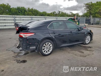 Trzecie zdjęcie samochodu z tyłu: 2018 TOYOTA CAMRY L VIN:4T1B11HK8JU025462 - miniatura