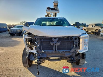 Piąte zdjęcie samochodu w środku: 2023 FORD F550 SUPER DUTY VIN:1FD0W5HT3PEC54384 - miniatura