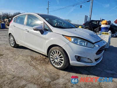 Czwarte zdjęcie samochodu z boku: 2015 FORD FIESTA TITANIUM VIN:3FADP4FJ0FM120672 - miniatura